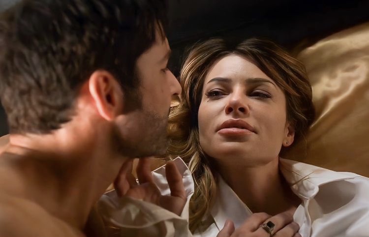 alecprep's tweet image. “I'm so in love with you
And I hope you know
Darling, your love is more than worth its weight in gold”

happy birthday, princess 🎂