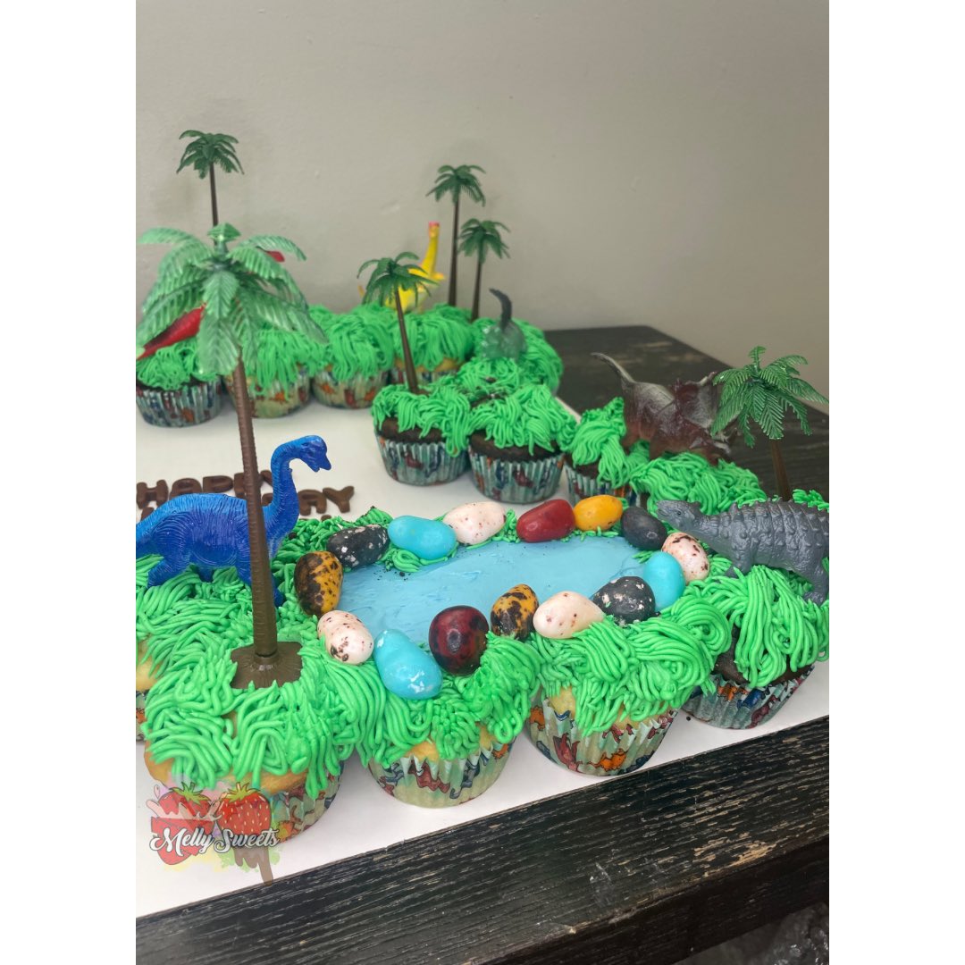 melly4sweets's tweet photo. Dinosaur Birthday Party 🦕🪺🦖

#MellySweets #dinosaurcupcakes #vanillacupcakes #chocolatecupcakes #boybirthday #dinoparty #smallbusinessowner #womenowned #blackownedbusinessowner #daytohohbaker #daytonoh https://t.co/aNbcH5mOMd