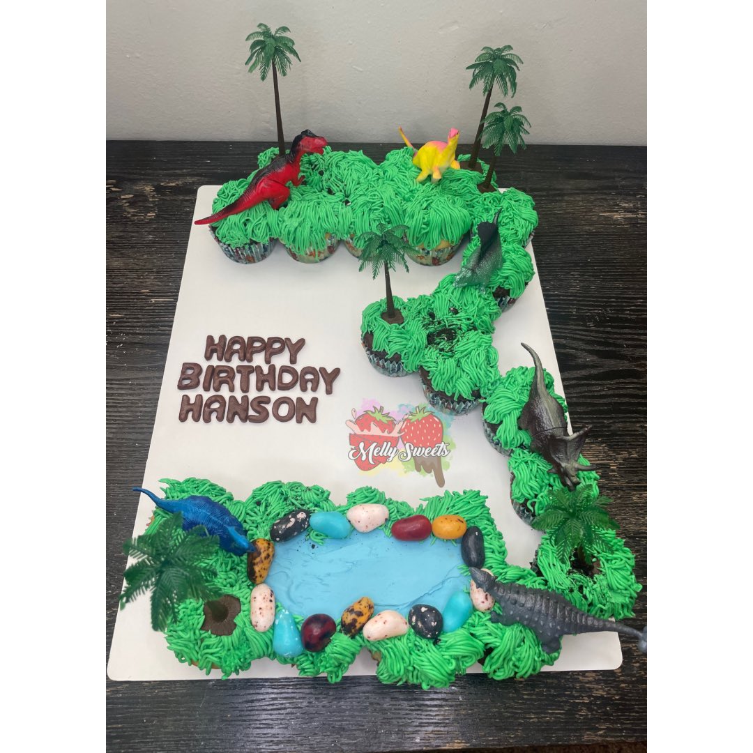 melly4sweets's tweet photo. Dinosaur Birthday Party 🦕🪺🦖

#MellySweets #dinosaurcupcakes #vanillacupcakes #chocolatecupcakes #boybirthday #dinoparty #smallbusinessowner #womenowned #blackownedbusinessowner #daytohohbaker #daytonoh https://t.co/aNbcH5mOMd
