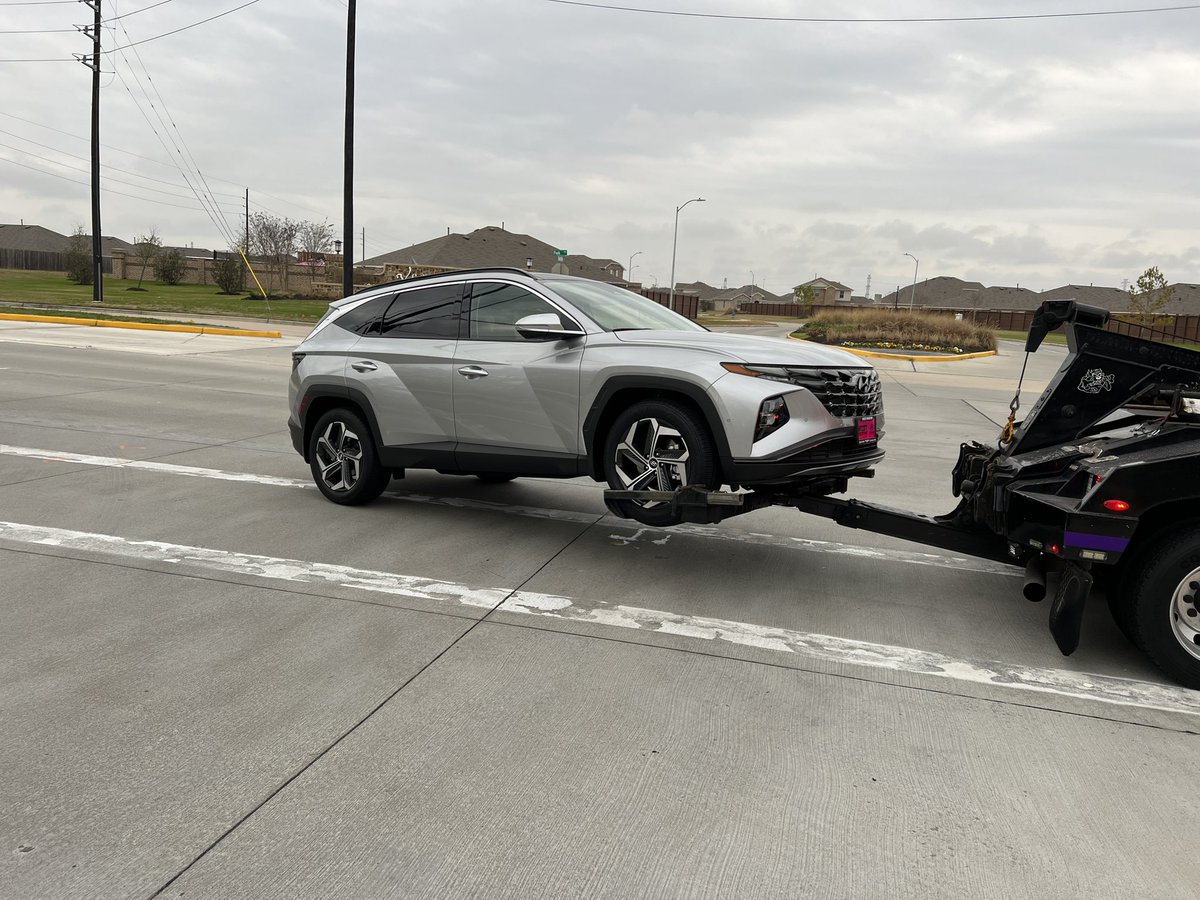 NoHelpNichole's tweet photo. @Hyundai Brand new and it failed, lol. 43 miles on it… literally just got it off the lot. Glad I wasn’t on the freeway or it could have been a lot worse! https://t.co/HIIhcVzoAj