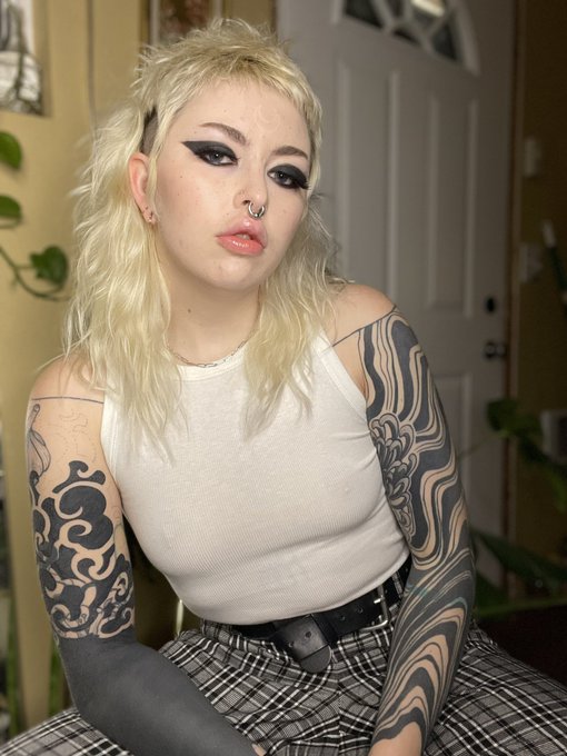 Sit boy ⛓️🗡️⛓️ https://t.co/Jq3UwYYxh4