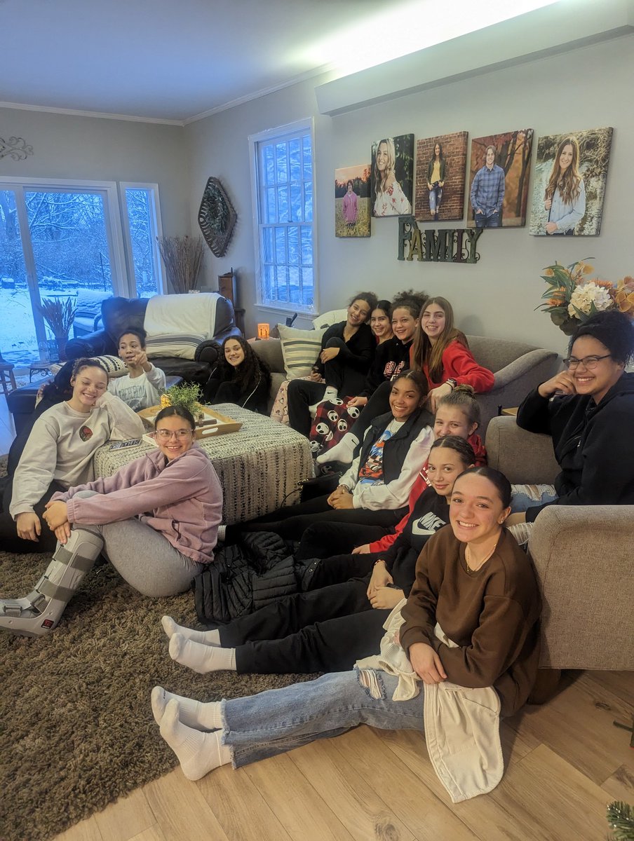 Enjoying time with these wonderful young ladies.  Waiting for <a href="/IHSAA1/">IHSAA</a> Tournament Draw.  <a href="/RHSRedDevils/">Richmond Athletics</a>