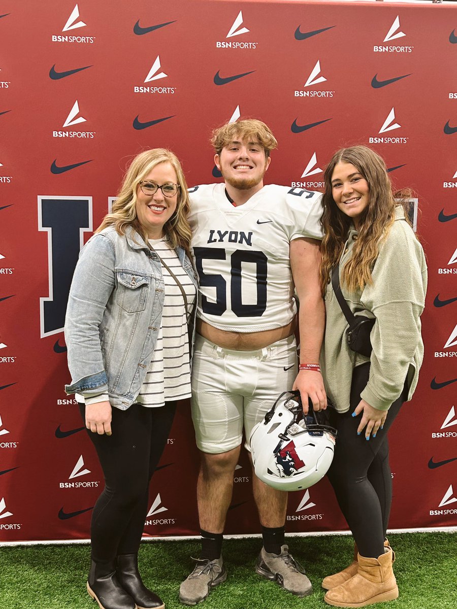 naile_down04's tweet photo. Thank you for having me yesterday @LyonHBC! Had a great time
@_Lyon_Football @Odowns @LeeCulp56 @Alexanderfball @coachdcarr1 https://t.co/XRd0fZR770