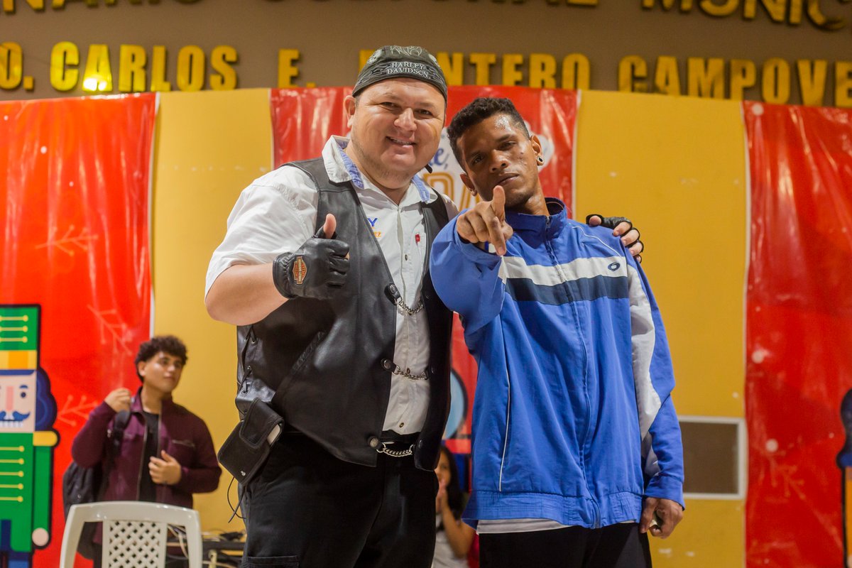 JValverde2023's tweet photo. Gracias por la invitación a la Gran Batalla de Freestyle organizada por el presidente del Frente Juvenil Mickel Ordoñez y el Joven Stephano Solano.
#Ecuador #ElOro #ElGuabo #Domingo #freestyle #jovenes #BuenasTardes #Enero #Domingo #JimmyAlcalde #GenteNueva #AvanzamosPorElCambio https://t.co/XeZx7NrVdT