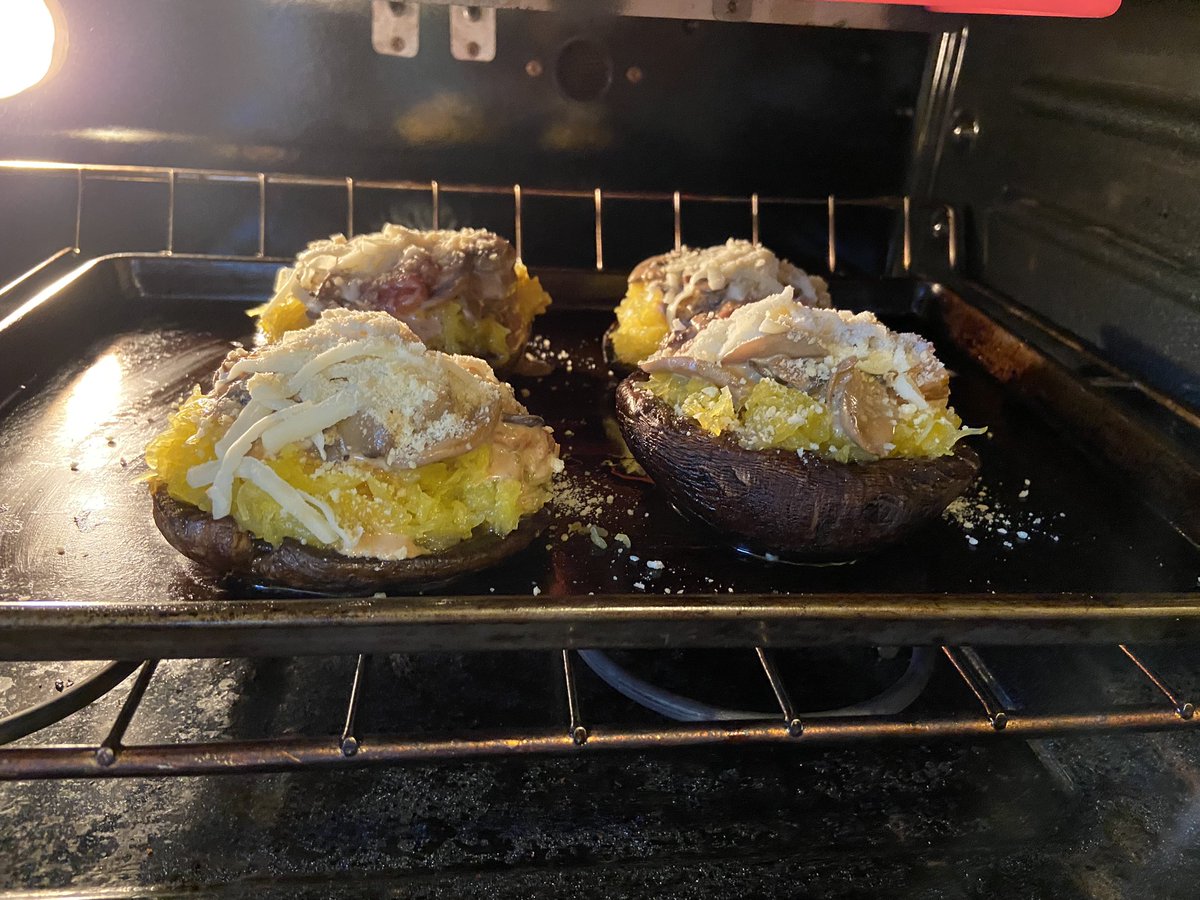 andi_daisy26's tweet photo. Made some yummy food today. #Portabello #Porcini #Cremini #SpaghettiSquash https://t.co/IR6v51HqRy