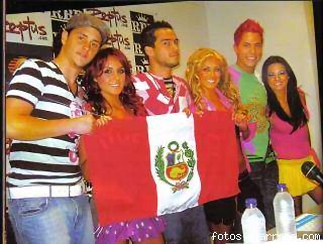 Andrea014's tweet photo. RBD EUROPA Y LATAM PERÚ MERECE UN CONCIERTO DE RBD 🇵🇪 https://t.co/oiT18zRaWn