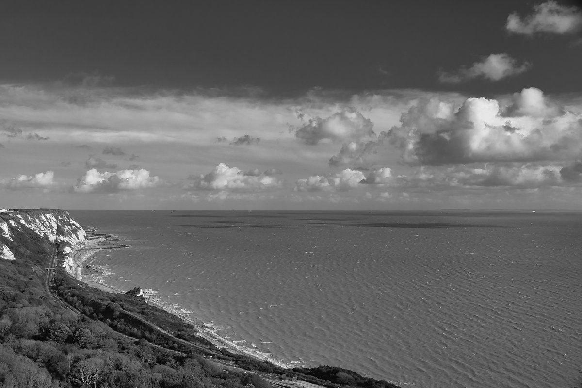 On top of the cliffs looking over the channel towards France #capel #dover #folkestone #whitecliffs #englishchannel #kent #blackandwhitephoto #blackandwhitephotography #blackandwhite #clouds #SEA