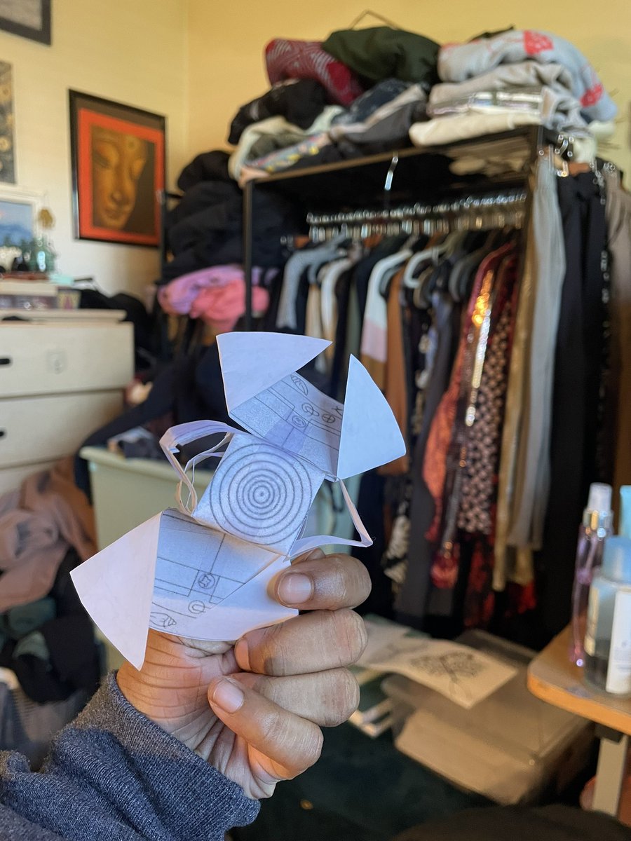 thatlittlelotus's tweet image. Sakwala Chakraya arts and crafts to make a pyramid wa s the goal #expl 3.