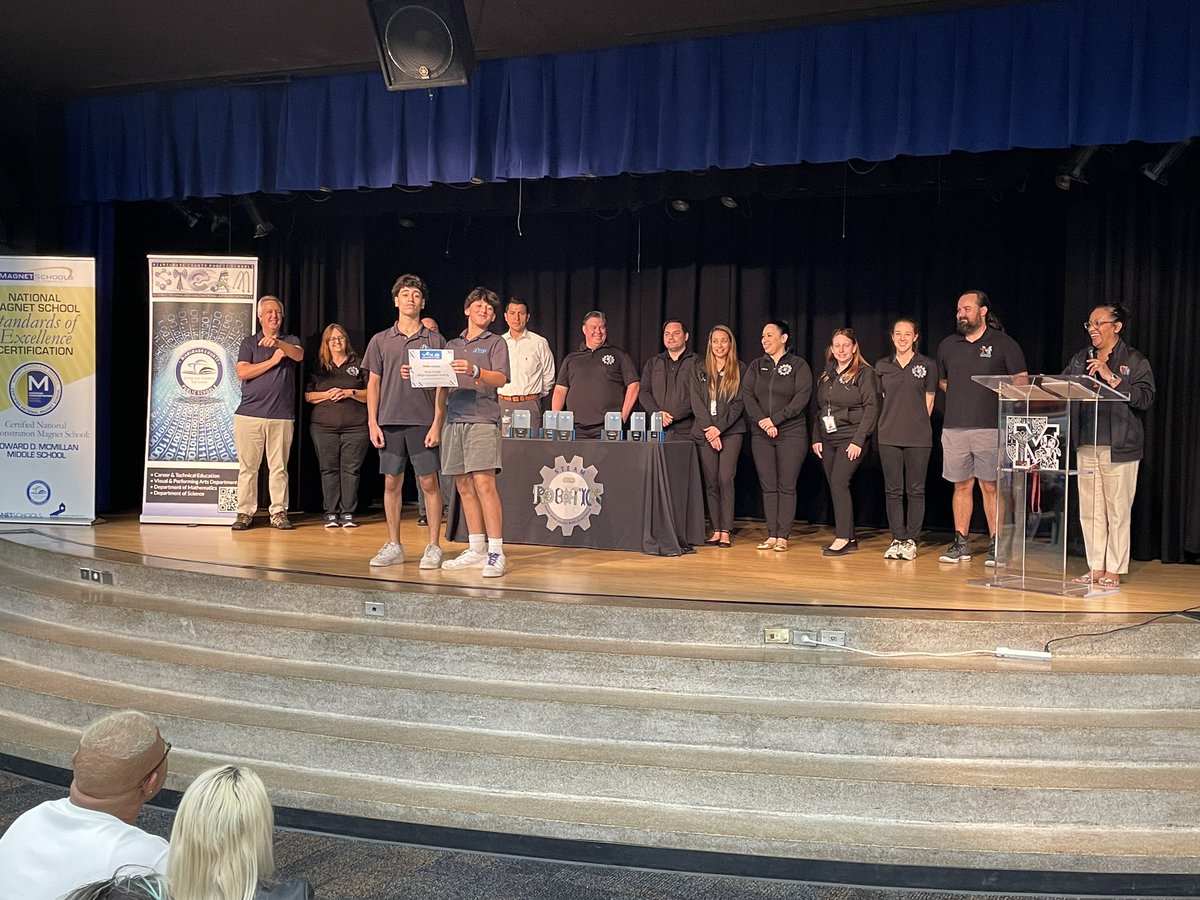 IprepNorth's tweet photo. On a Sunday, our #iPrepNorth @VEXRobotics teams compete as strong as ever while representing @MDCPSNorth and @miamimagnets ! @SuptDotres @STEAMDesignated @MDCPSRobotics @MichaelSakowicz https://t.co/bTMEdXf07M