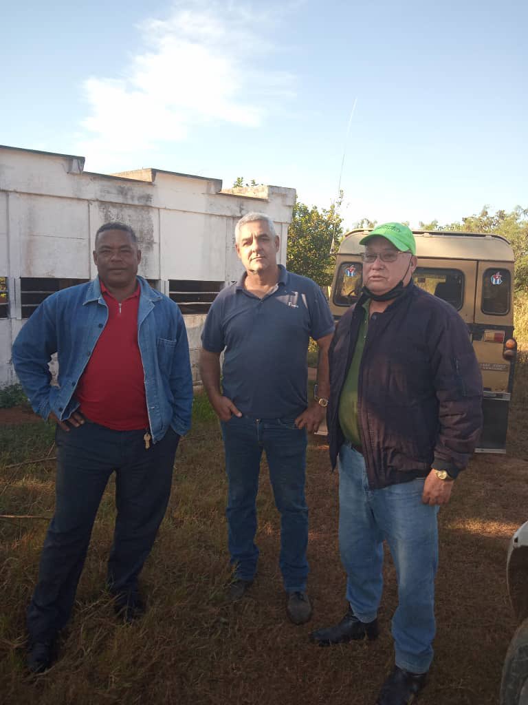 Recorrido por La UBPC Reglitas ,por su pelotón de Combinadas ,<a href="/EMROHCentro/">Empresa Mtto y Rehab Obras Hidráulicas Centro</a> detallando todos los pormenores para el arranque de la Zafra Azucarera.
#JuntarYVencer 
#PericoEnVictoria
<a href="/MarileivysEmroh/">Marileivys Coello Perez</a> <a href="/ChirinoValdes/">Francisco Ismael Valdés Chirino</a> <a href="/DtorSisteEmrohc/">Director Sistemas Emrohc</a> <a href="/DaniellysSanch6/">Daniellys Sanchez</a> <a href="/OSDE_AyS/">OSDE Agua y Saneamiento</a>