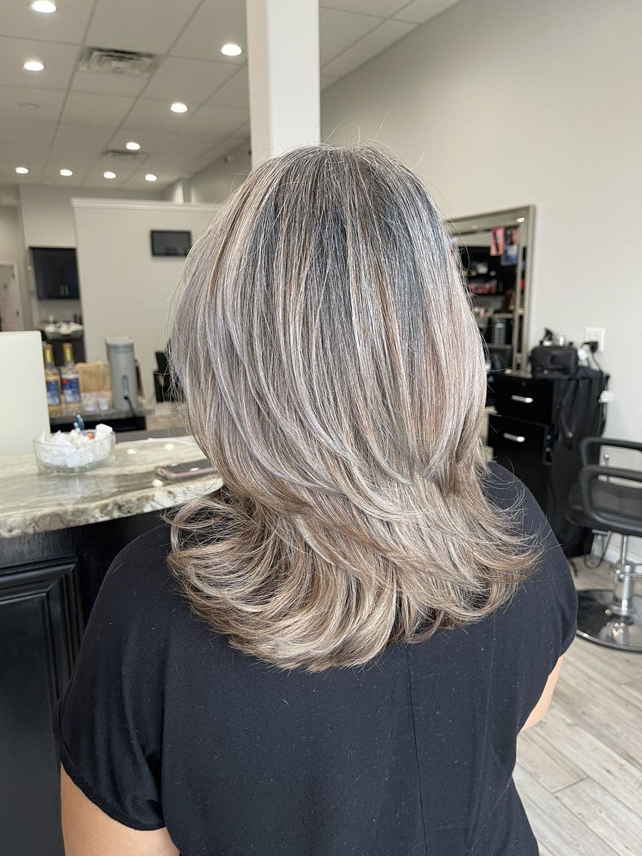 tafolla59's tweet photo. Toning blonde to ash 🫠

DM me for appointments 
Only by appointments 
.
.
.
#BeautyAvenueExclusiveSalon #corpuschristi361 #shoplocal #shoplocalcc #behindthechair #btc #oligo #oligoblacklight #oligoprofressional #vegan #caluragloss #caluracolor #calura #aluram https://t.co/bbE7FCcYGL