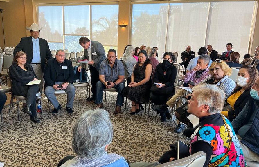 MaluMicher's tweet photo. Esta tarde en #LosÁngeles, California asistí a varias mesas de trabajo de #COLEFOM para escuchar la voz de mexicanas y mexicanos que viven en Estados Unidos, y ayudar a fortalecer su participación en la vida democrática de nuestro país ����🇲🇲🇽. https://t.co/5GkiuQUW1d