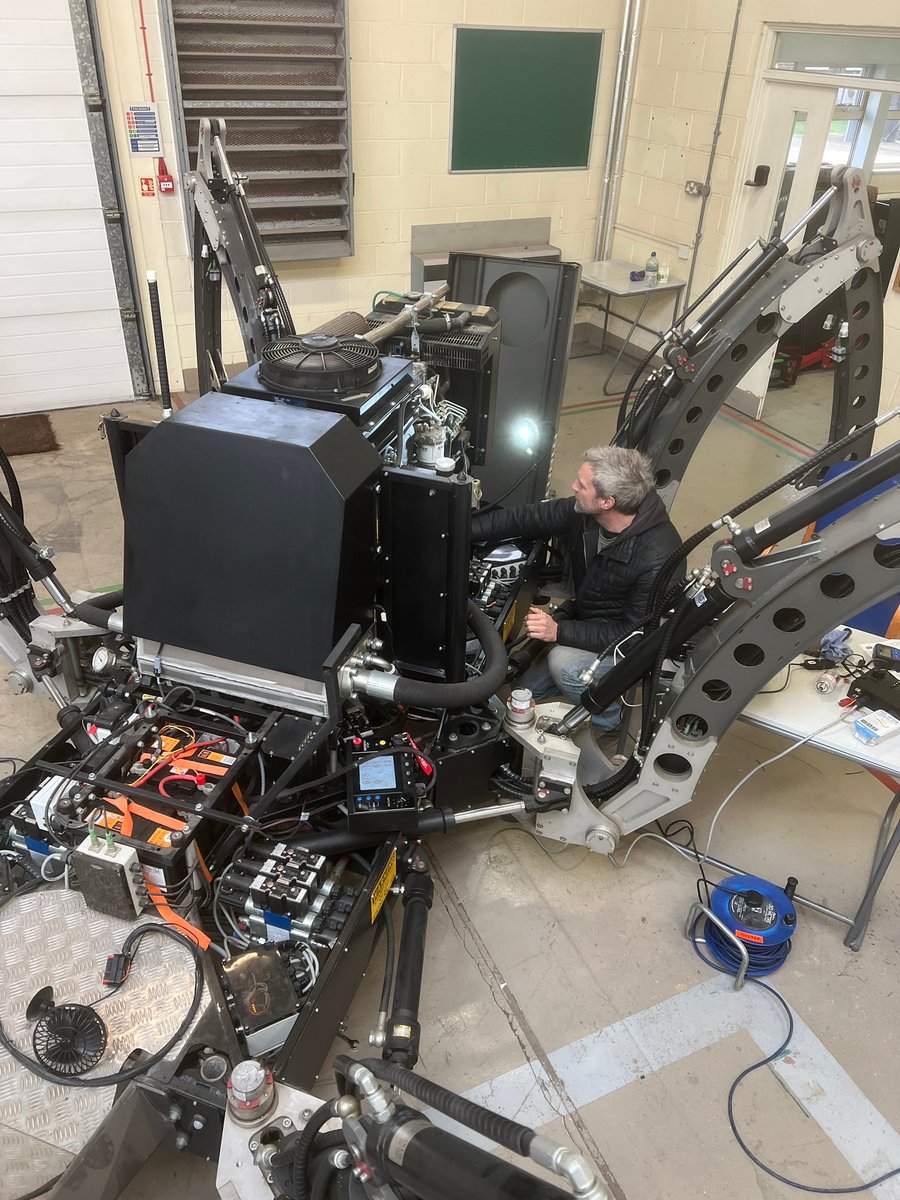 mantisrobot's tweet photo. Preparing Mantis for a big trip over the pond!!! Even had to fit low profile tyres to the trailer 🤔
#hexapod #robot #mantisrobot https://t.co/kzMLxdsVgS