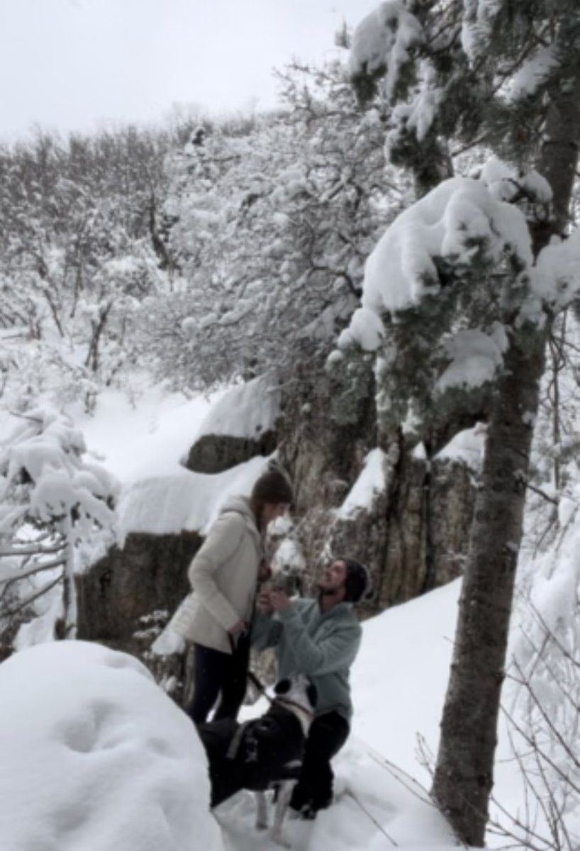 JennaCary1's tweet photo. I am engaged to my very best friend in the whole world!!!!!!🥰😍❤️ I can’t wait to marry this man!!! https://t.co/ASKDj1P3ku