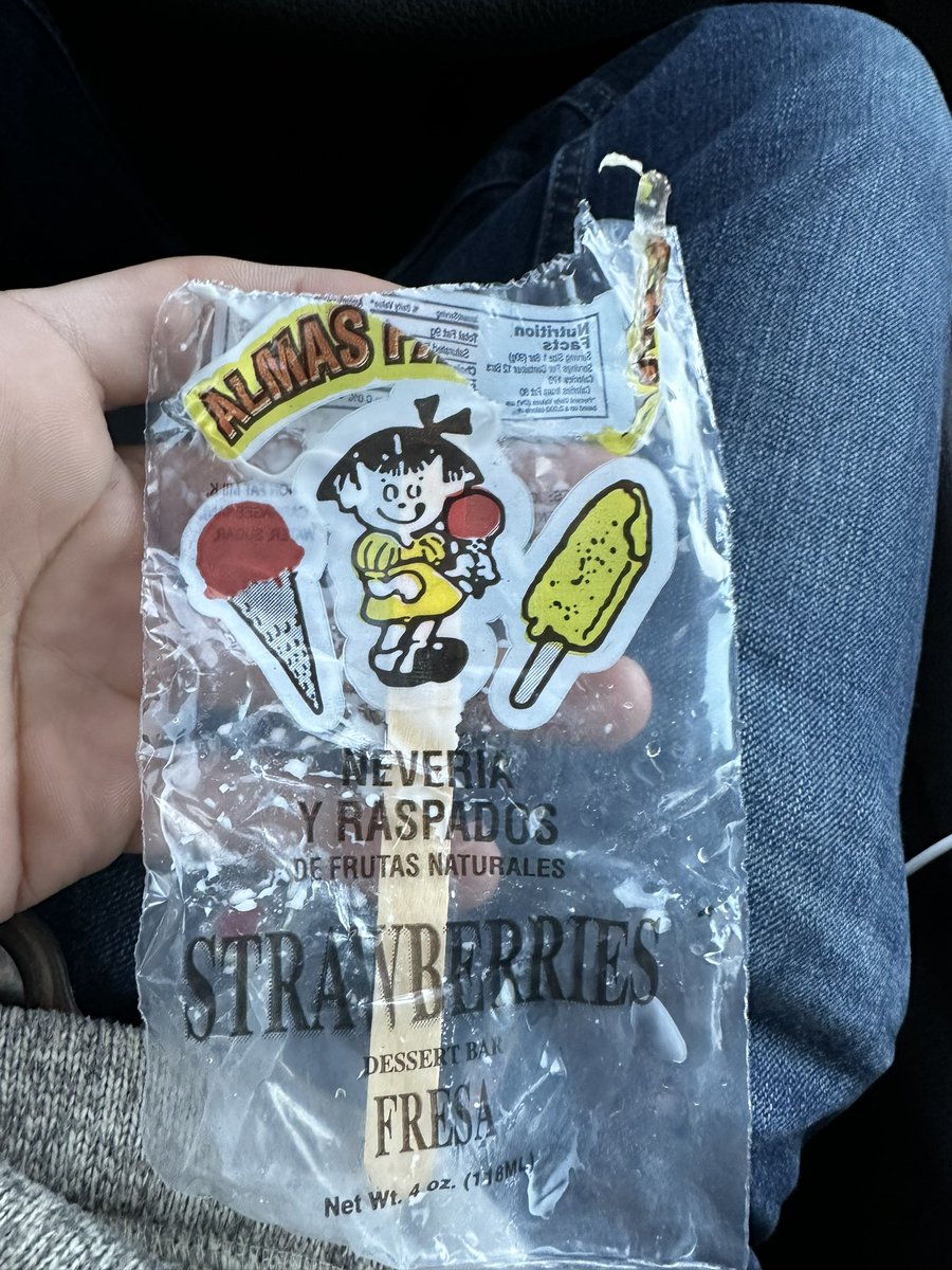 leugim1510's tweet photo. Just had the BEST Milk fresa paleta #Mexicanthings https://t.co/jtfAjL2w98