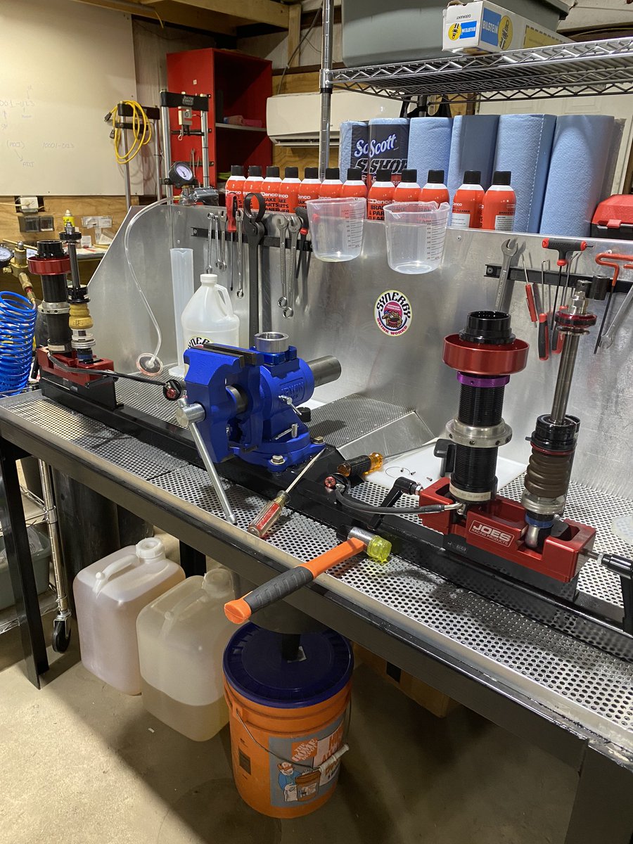 SynergySuspens1's tweet photo. Sunday Funday working on a set of JRi Shocks 
@jrishocks @wehrsmachine #SynergySuspensionTechnologies #Shocks #dirtlatemodels #openwheelmodified #RaceEngineering #penskeracingshocks #BilsteinRacingShocks #wehrsmachine #ultraforcespringsmasher https://t.co/ckAfJjsXrg