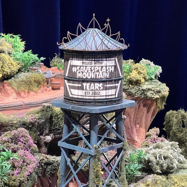 MagicOnMainSt's tweet photo. Farewell Splash Mountain! It’s been fun, but I can’t wait to ride Tiana’s Bayou Adventure next year! #FrogOnALog #PrincessandtheLog #SplashMountainTears 😂 https://t.co/Hxq2jRi4sB