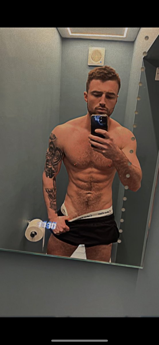 AlphaJ1111's tweet photo. All eyes on me. 👀 
Hypnotic.
#cashmaster #findom #alphmale https://t.co/Qj4DTn9kvO