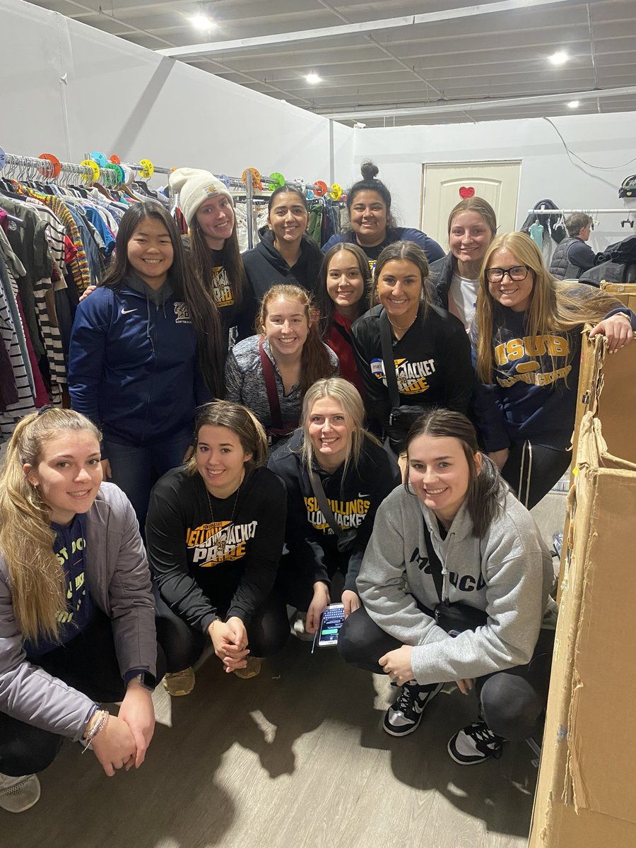 MSUBSoftball's tweet image. We are 11 days away!! 
Yesterday our team volunteered with MSUBs Service Saturday and helped sort items at some local bargain centers! #WellRoundedAthletes #Volunteering #JacketCommunity