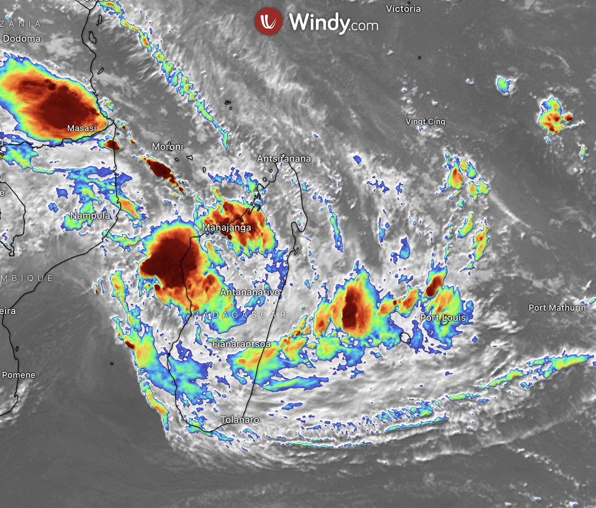 Storm #Cheneso continues to cause life-threatening flooding across #Madagascar as it moves southwest off of the land. See the latest forecast path at bit.ly/3XLzkUY