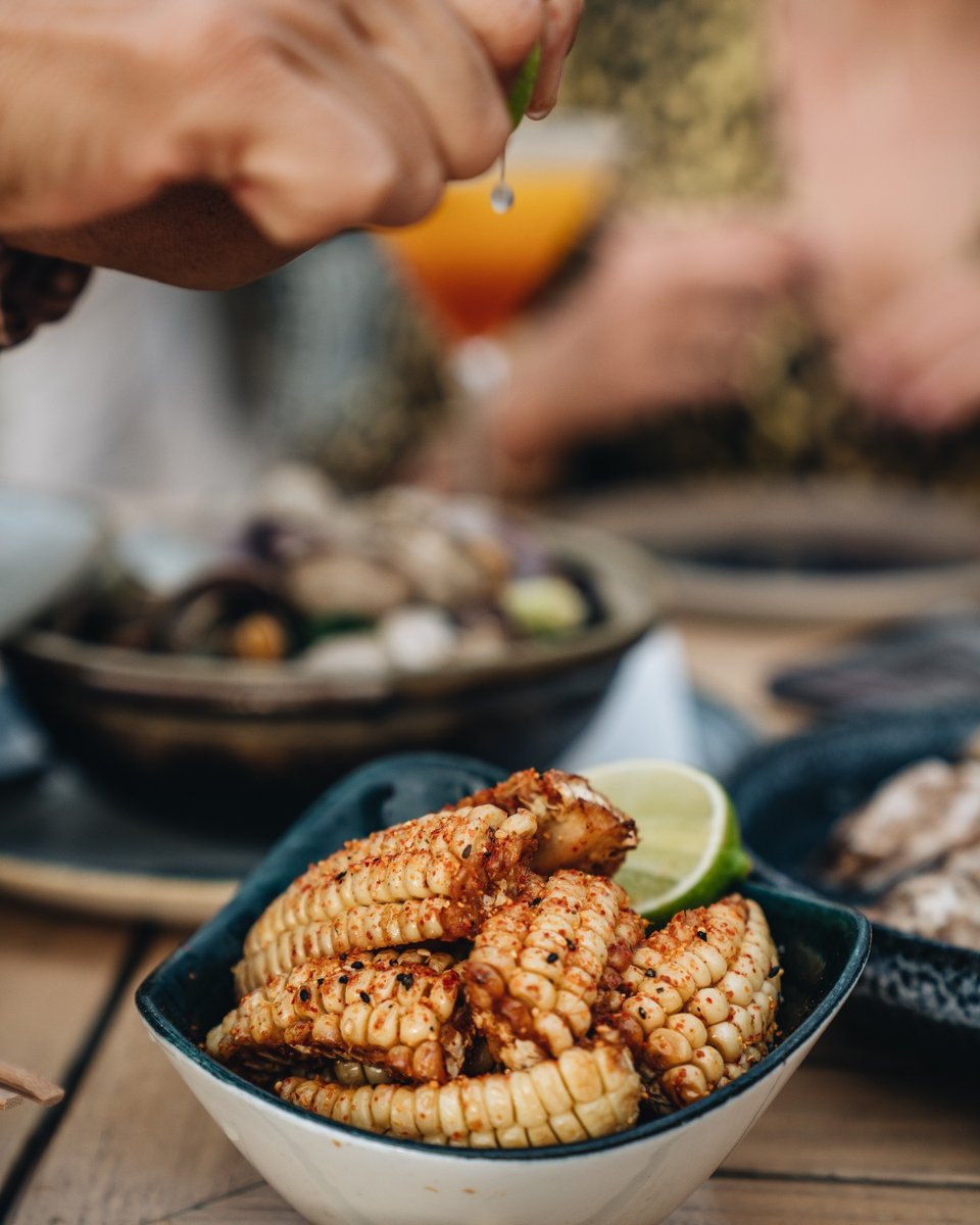 MaunaLaniHI's tweet photo. A colorful array of farm-to-table dishes sure to leave you smitten. Swipe to see a close up of fresh Kahuku Corn “Ribs” with a dash of lime, only at CanoeHouse. #MaunaLani https://t.co/v95V7qWjtW