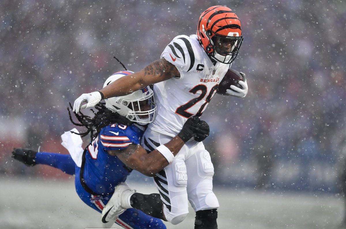 Local12's tweet image. PHOTOS: bit.ly/3QXqMIm

#Bengals #Bills #RuleThePlayoffs #RuleTheJungle #BillsMafia #NFLPlayoffs
