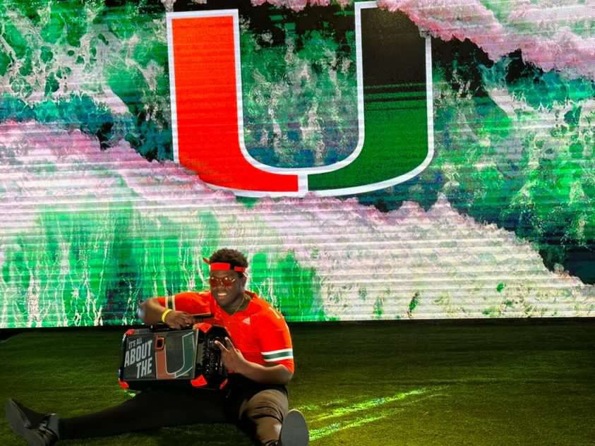 justin_bodford's tweet photo. Canes fans how I’m looking?🟢🟠🌪️#gocanes @CoachTJefferson @coach_cristobal @Garywalker96 @CoachJsalavea @JasonTaylor https://t.co/rPIqCVEcwb