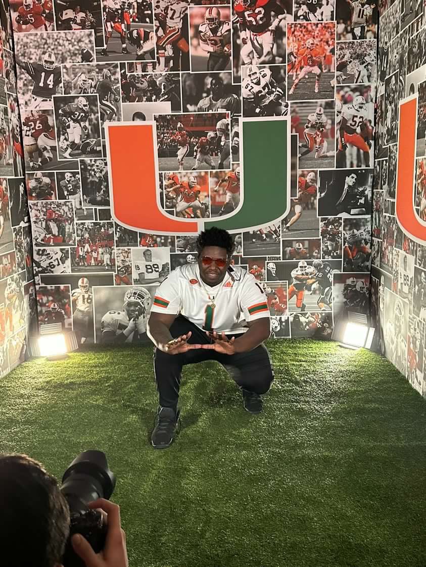 justin_bodford's tweet photo. Canes fans how I’m looking?🟢🟠🌪️#gocanes @CoachTJefferson @coach_cristobal @Garywalker96 @CoachJsalavea @JasonTaylor https://t.co/rPIqCVEcwb