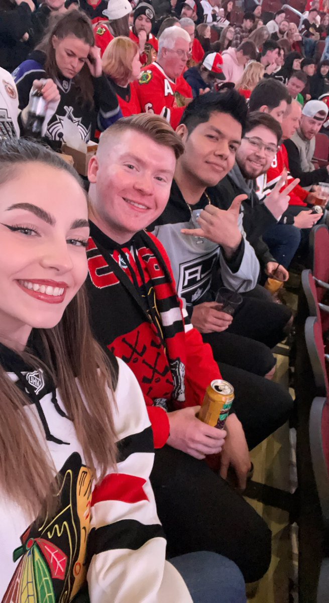 emmaacapet's tweet photo. #Blackhawks #letsgohawks https://t.co/Xp7UrCYSfc