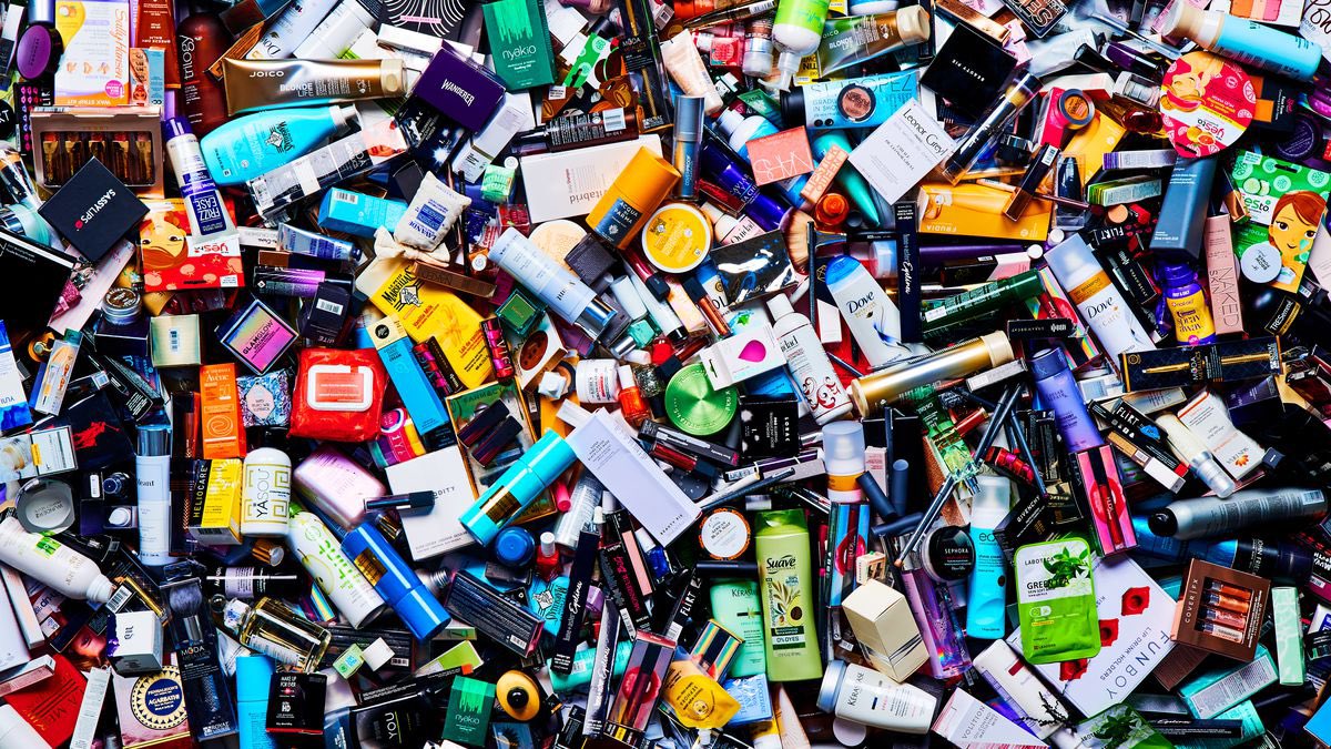 PGDynes's tweet photo. The Cosmetics industry carbon footprint is huge. Annually around 120 billion units of cosmetic packaging is produced and much of this is either too small to recycle, contains mixed materials so ends up in landfill or is left collecting dust eventually to be binned. Natural look? https://t.co/gbhrh6xSFW
