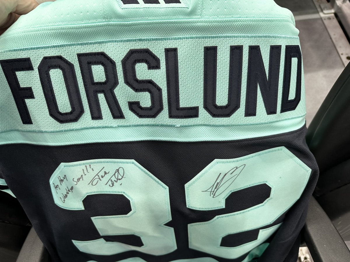 lostpckt's tweet photo. Best part of the #seattlekraken #skillsshowcase, getting @JohnForslund and @JTBrown23 to sign @tiredcynic and my jerseys!!! https://t.co/EHeIW1oAY7