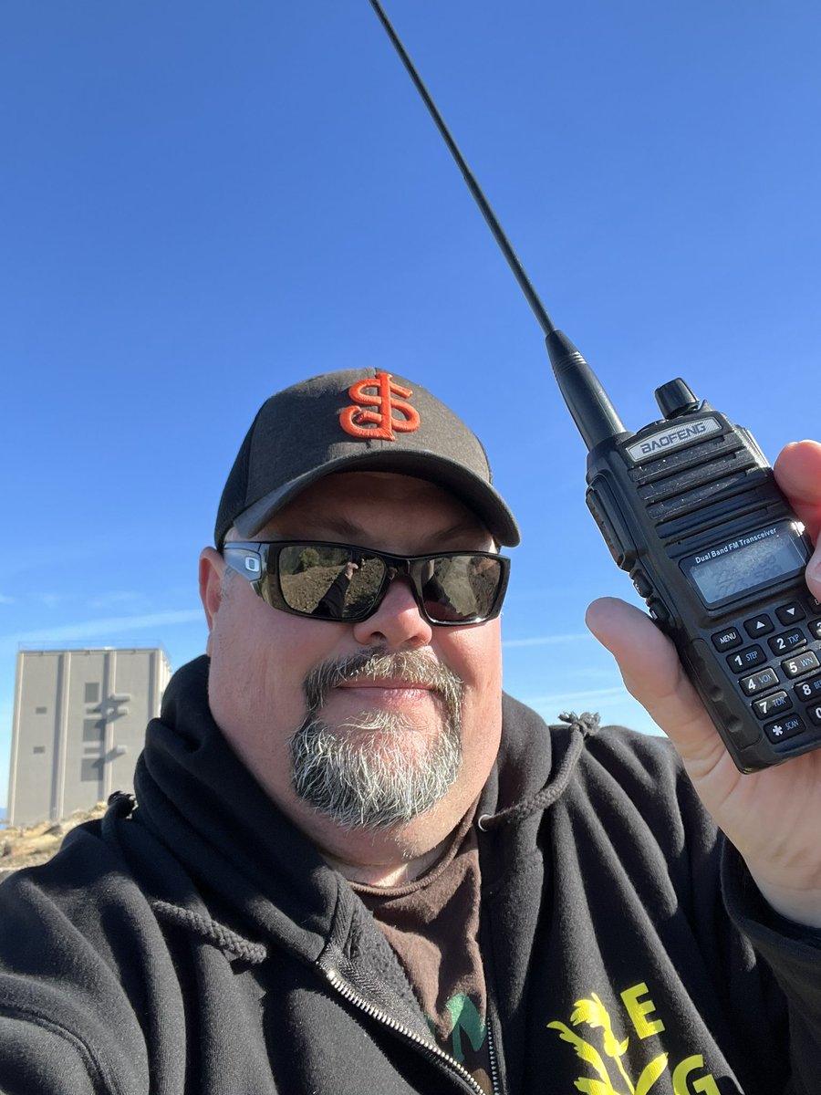 K1STG's tweet photo. Some fun up on Mt Umunhum (W6/CC-052) during the VHF contest. I even made a 223.5Mhz contact with my potato 🥔 #sota #hamradio #2metersimplex https://t.co/e11rxS8r7B