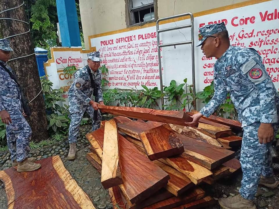 PCG assisted in the joint anti-illegal logging operations at Barangay Campalingo, San Fernando, Romblon, on 21 January 2023. 
The law enforcement team seized 13 pieces of undocumented lumber with an estimated market value of PHP 22,000.

m.facebook.com/story.php?stor…