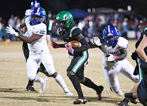 EastHamFB's tweet photo. Congratulations to three of our finest. @Bullard_Juan, @Kireese25, and @DavidCole2023 were named Best Of Preps honorees 👏🏈 

#GoCanes #ComeToTheHill
#TNFootball #Touchdown #Sports https://t.co/Gm3b9eZBDg