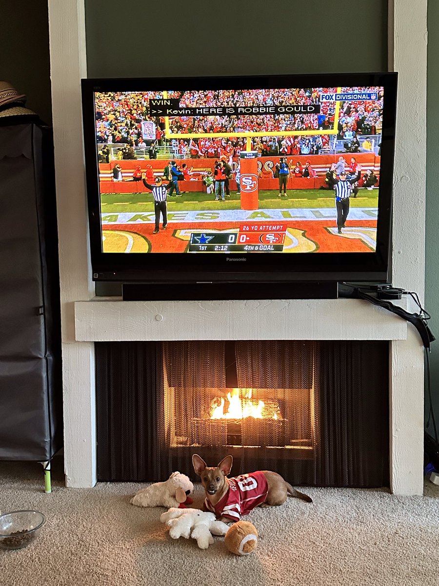 Tatiana in her happy place😻… How about you? Where is your happy place? (Pic taken just as the #Niners scored) #NFL #GoNiners #SundayMotivation #HappyPlace