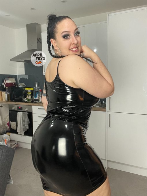 2 pic. Do you like latex? ? https://t.co/3zxUsaeTIt