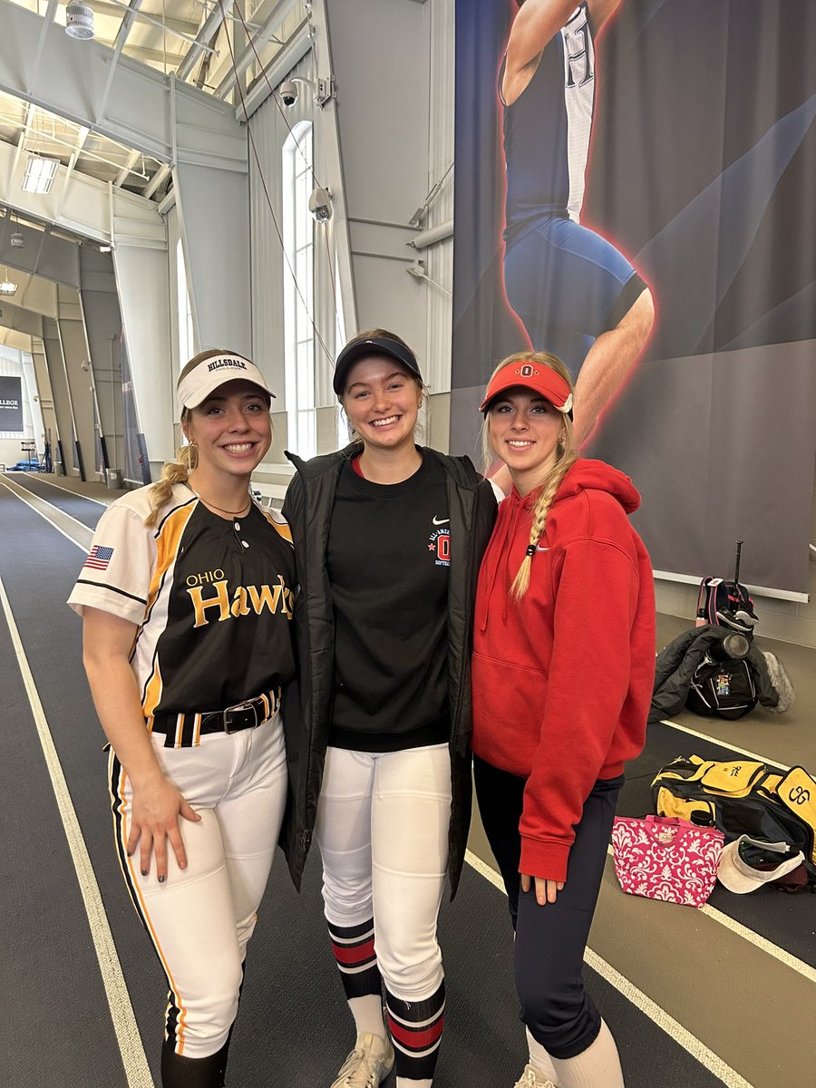 sydneyjdavis5's tweet photo. In love with my future home🤍@HCSBCHARGERS. So glad i got to meet my soon to be teammates and even got to see some familiar faces from @BerlinBearsSB @avakresak87 @AddisonNDavis8. Had so much fun at camp!!!@Kyle_coachK @Coach_E_Hess https://t.co/LPX6piCos3