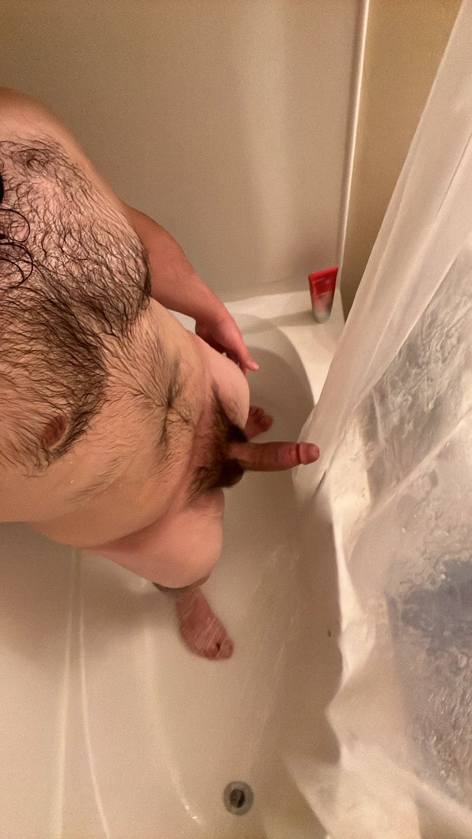 DanielDayCliff's tweet photo. Need a hand in the shower https://t.co/gRDDpAqDOs