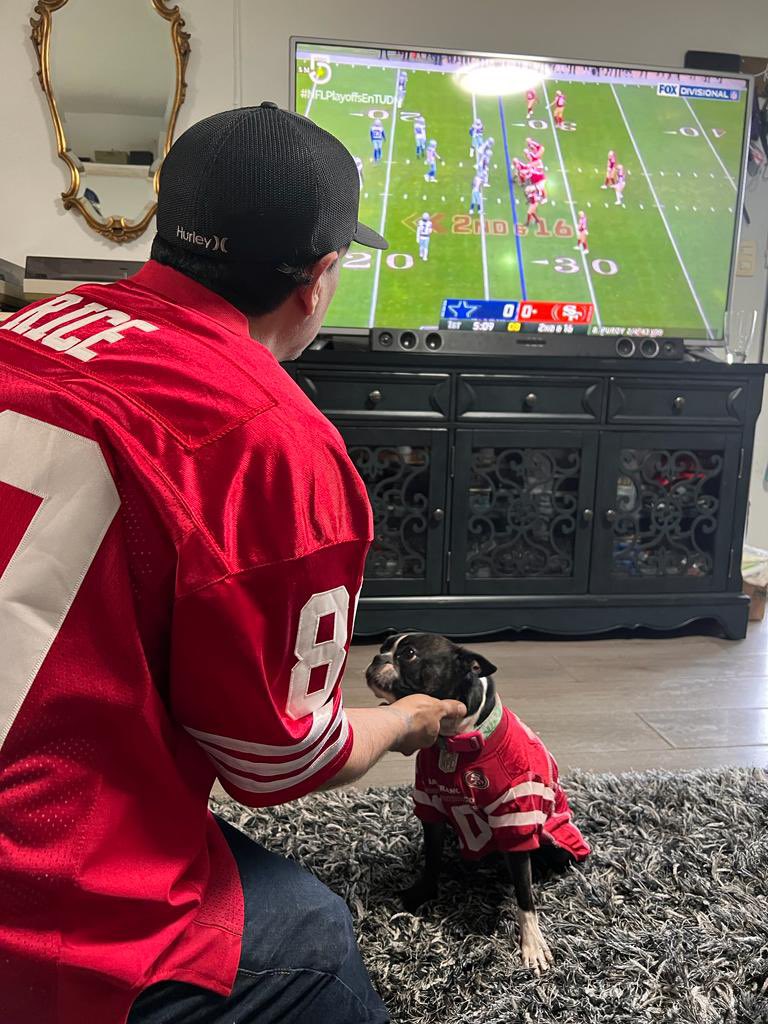 alexramosm's tweet photo. Desde Monterrey Go Niners @49ers #NFLPlayoffsEnTUDN https://t.co/OcOAEw9cVc