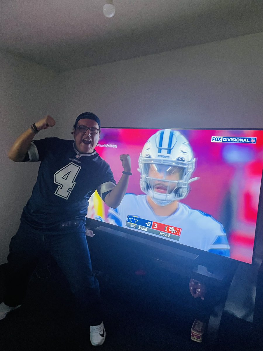 vanne_va2's tweet photo. #NFLPlayoffsEnTUDN Saludos a @pepesegarra https://t.co/buE3iu16TR