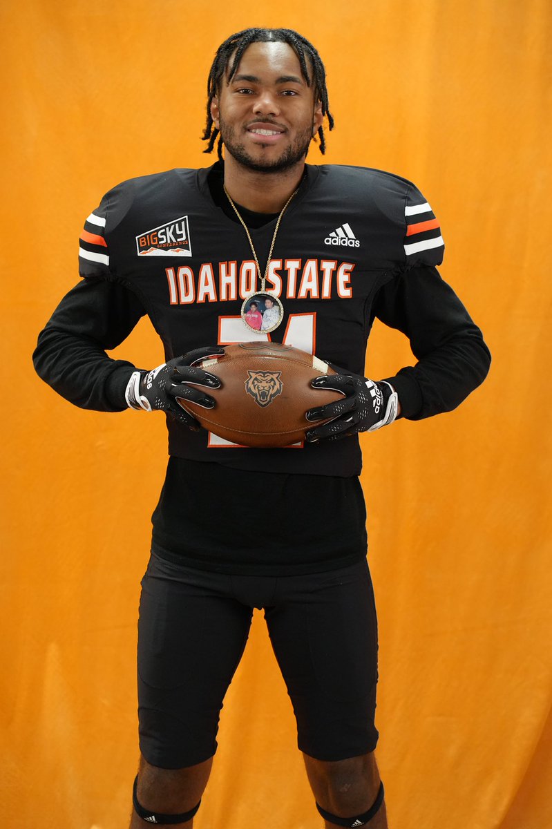 After a great talk with head coach <a href="/CodyHawkins/">Cody Hawkins</a> I’m blessed to receive a D1 scholarship to idaho st university !! 🖤🧡 <a href="/flyguyhuey5/">Houston Lillard</a> <a href="/teamlillard7on7/">Team Lillard Football</a> <a href="/ApuluJoon/">Joon</a> <a href="/LionellSinglet1/">Lionell Singleton</a> <a href="/BrandonHuffman/">Brandon Huffman</a> <a href="/GregBiggins/">Greg Biggins</a> <a href="/JordanJ_/">Jordan Johnson</a>