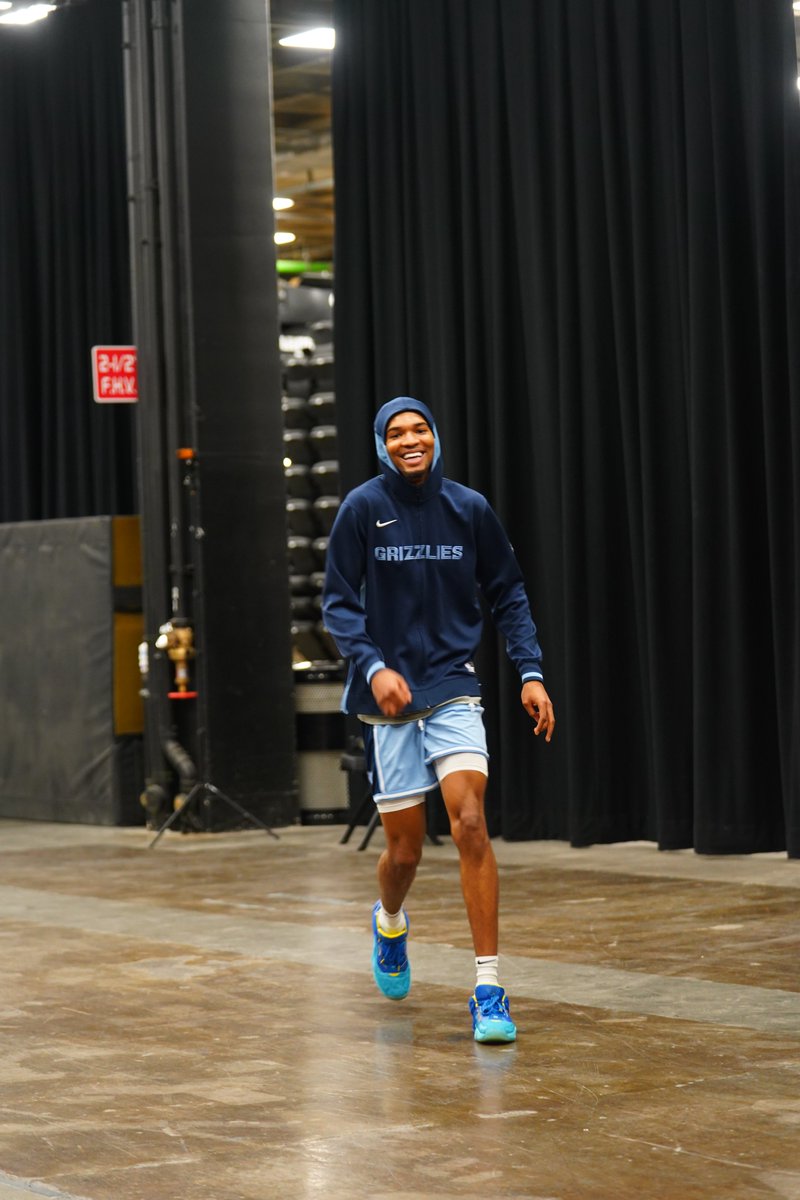 memgrizz's tweet photo. RT IF YOU'RE READY MORE GRIZZ BASKETBALL. https://t.co/U9MmYw4aYe