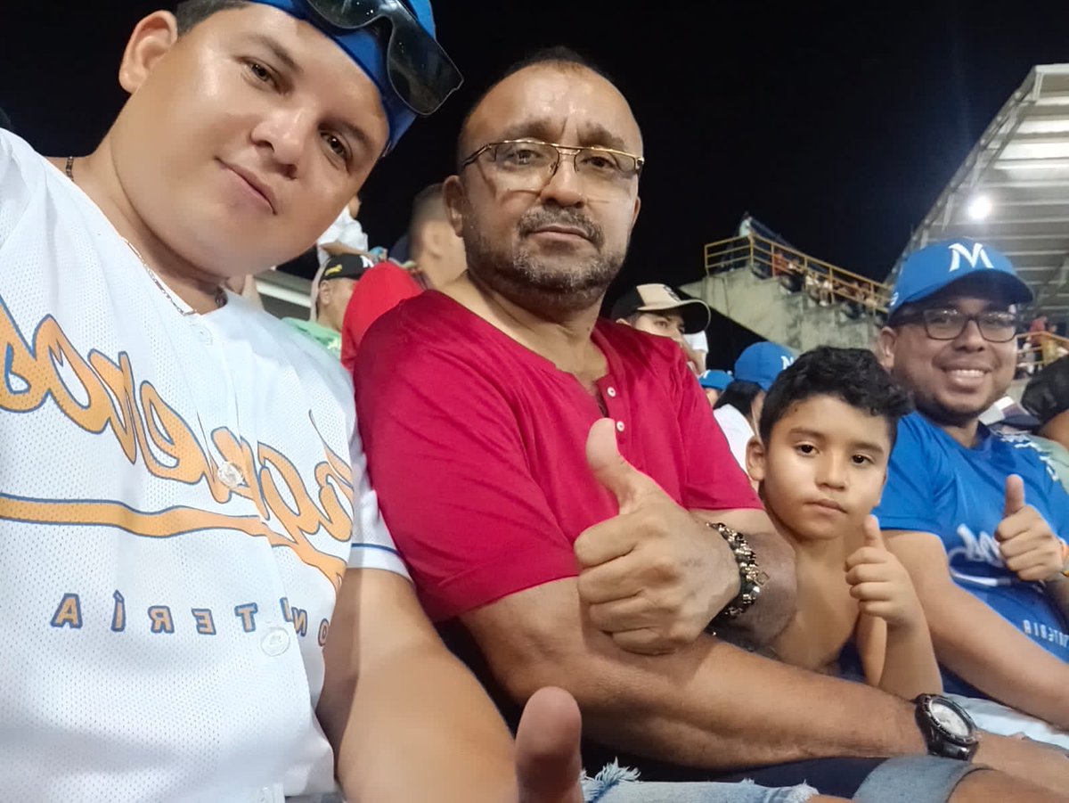 MarquezFunez's tweet photo. Semejante fiesta y alegría se vive en el estadio 18 de Junio de la ciudad de Montería -Final de la pelota ⚾ caliente entre @Beisbolvaquero 5 y @tigresdectg  1 👏🧡🎉😍 @IndeportesCordo @orlandobenitezm @ErasmoZB @HectorFCordero @cmejiap21 @MANCORTI @fabertirado89 @salinghisays3 https://t.co/dQGSQBw7jy