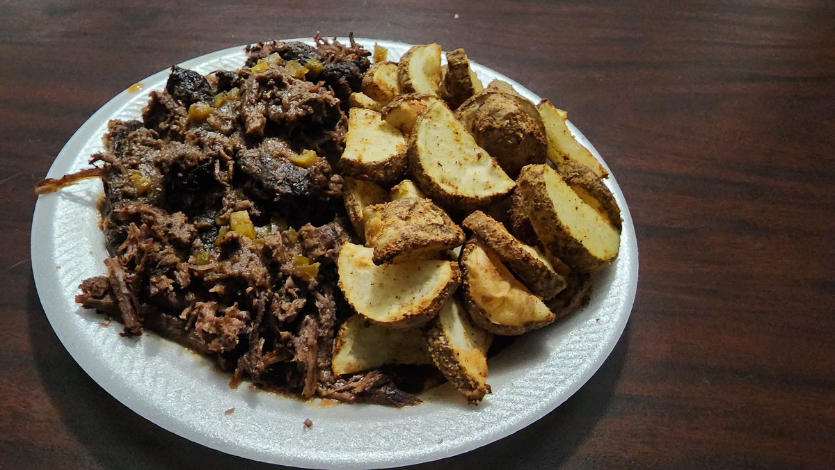 FHolocker's tweet image. Apple butter slow cooked cow flesh and roasted taters