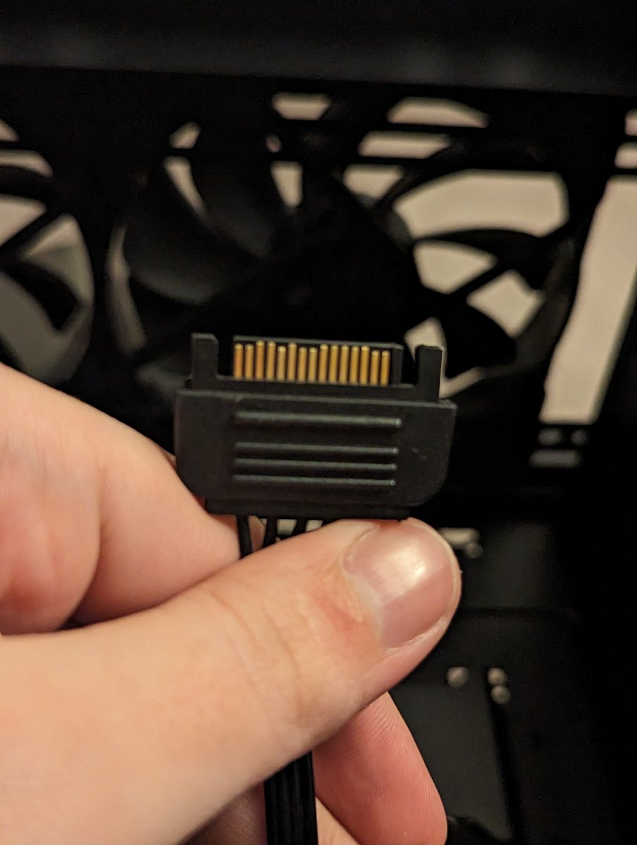 ScraneGames's tweet image. Hey #buildapc side of Twitter. I have a Gigabyte Aorus x570 mobo and Corsair RM1000x PSU. Where does this connector from my case go? The instructions indicate the PSU??