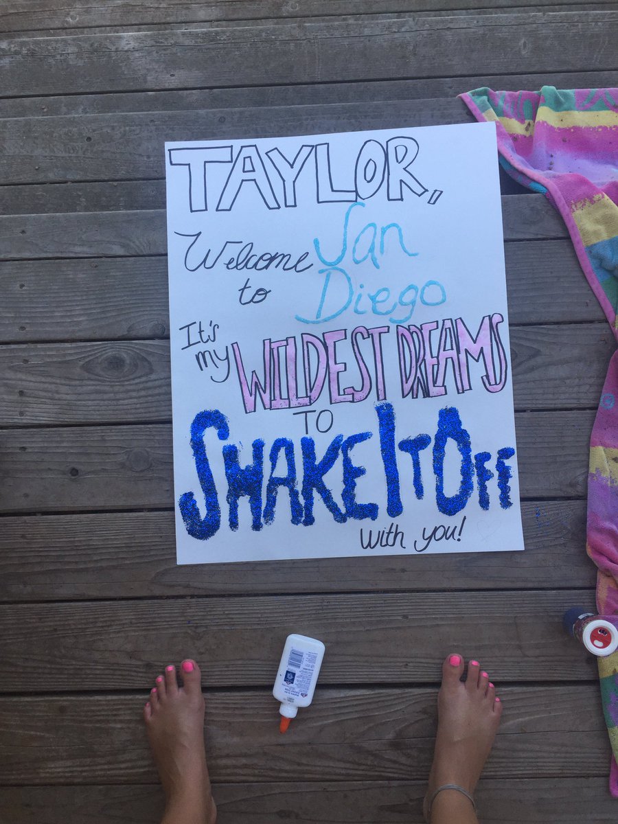 marlieeeee24's tweet photo. @ErasTourResell @erastouroutfits Saw Taylor at the 1989 tour in San Diego! Would love to see her again 💞 https://t.co/6dqHv4Myso