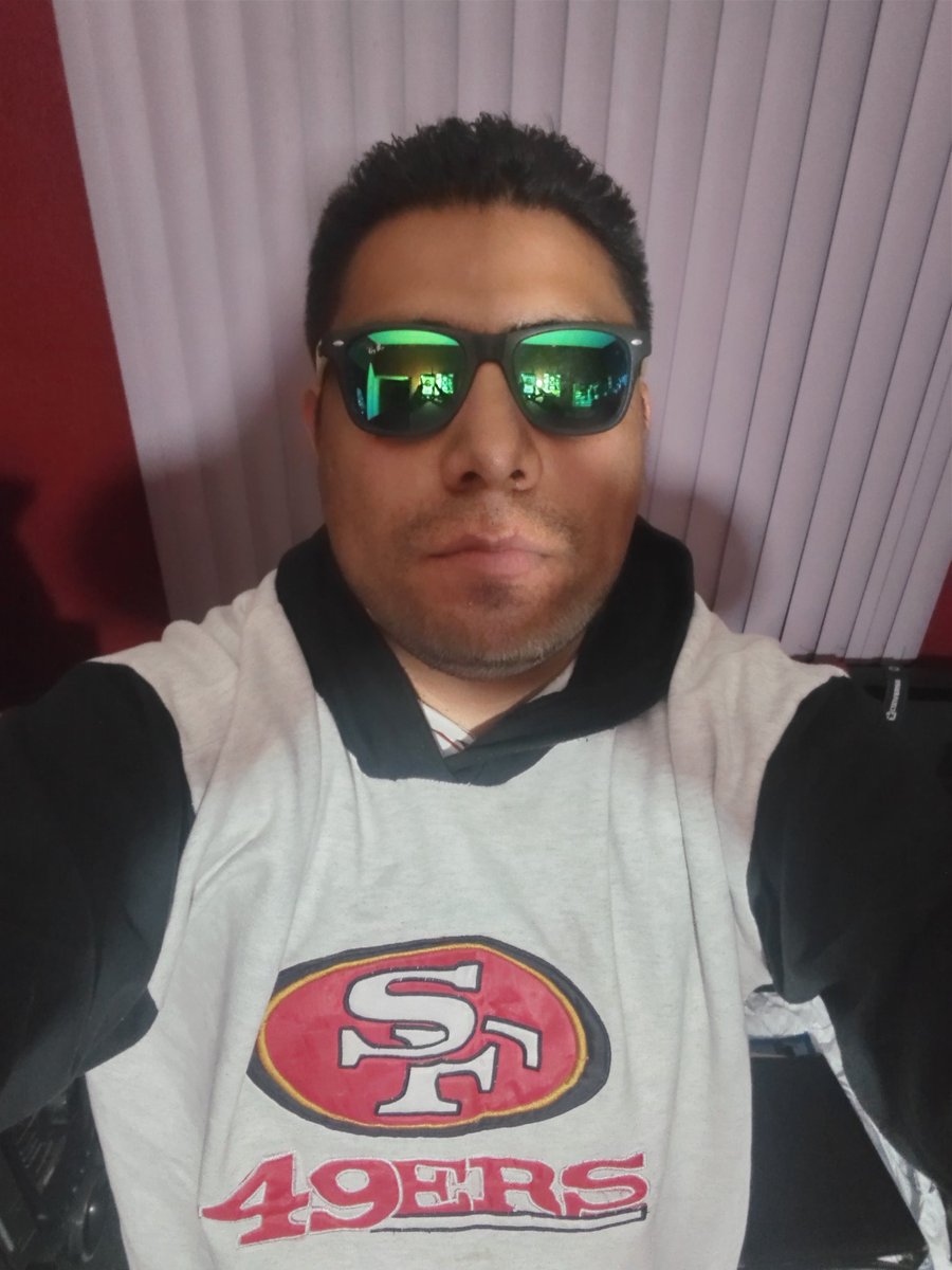 eperalta748's tweet photo. Ya están jugando carnal @claudifonos los 49ers VS Cowboys qué gane el mejor https://t.co/uuZC3zdqIf