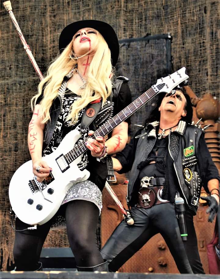 Happy Birthday Oriantha with Alice Cooper Tour. 
