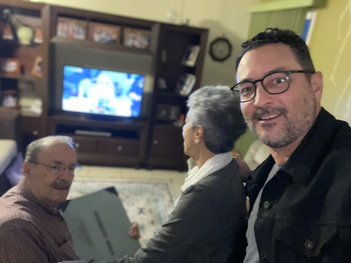 alujambioc's tweet photo. #Team @dallascowboys @FOXNFL1 @FOXSports #NFLXFSM En San Luis Potosí, México https://t.co/5ealAhAhhy