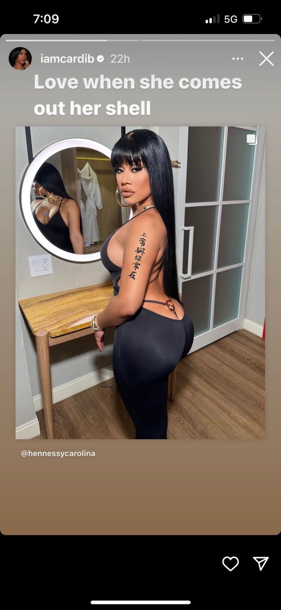 SZAWithBarbie's tweet photo. Nicki needs to get a restraining order!! https://t.co/cj5uajNh0W